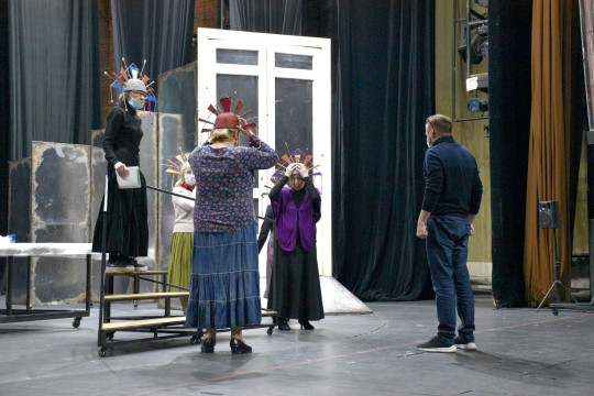 Спектакль по одной из самых популярных пьес Николая Коляды «Баба Шанель» ставит в Вологодском драмтеатре Сергей Закутин